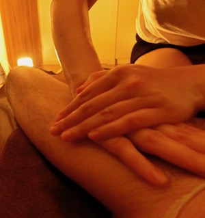 上野・メンズエステ「アロマ・ラ・プップ」のオイルマッサージ