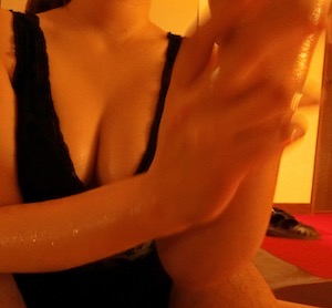 錦糸町・メンズエステ「アロマフェアリー」のオイルマッサージ