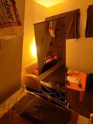 新宿・メンズエステ「エージーグランデ」のミラー