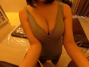 新宿・メンズエステ「アロマモア」のセラピストの衣装