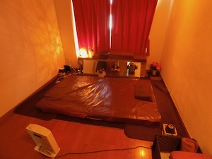 池袋メンズエステ「アロマBK」のマッサージルーム