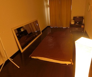 新宿三丁目・メンズエステ「ラピス」のワンルーム