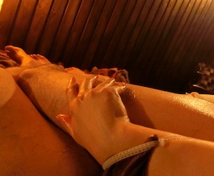 上野・メンズエステ「アルティメットスパ 上野・御徒町店」のマッサージ風景