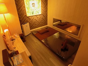 新橋・メンズエステ「アロマエイト」のマッサージルーム