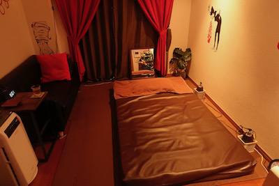 池袋メンズエステ「アロマBK」のマッサージルーム