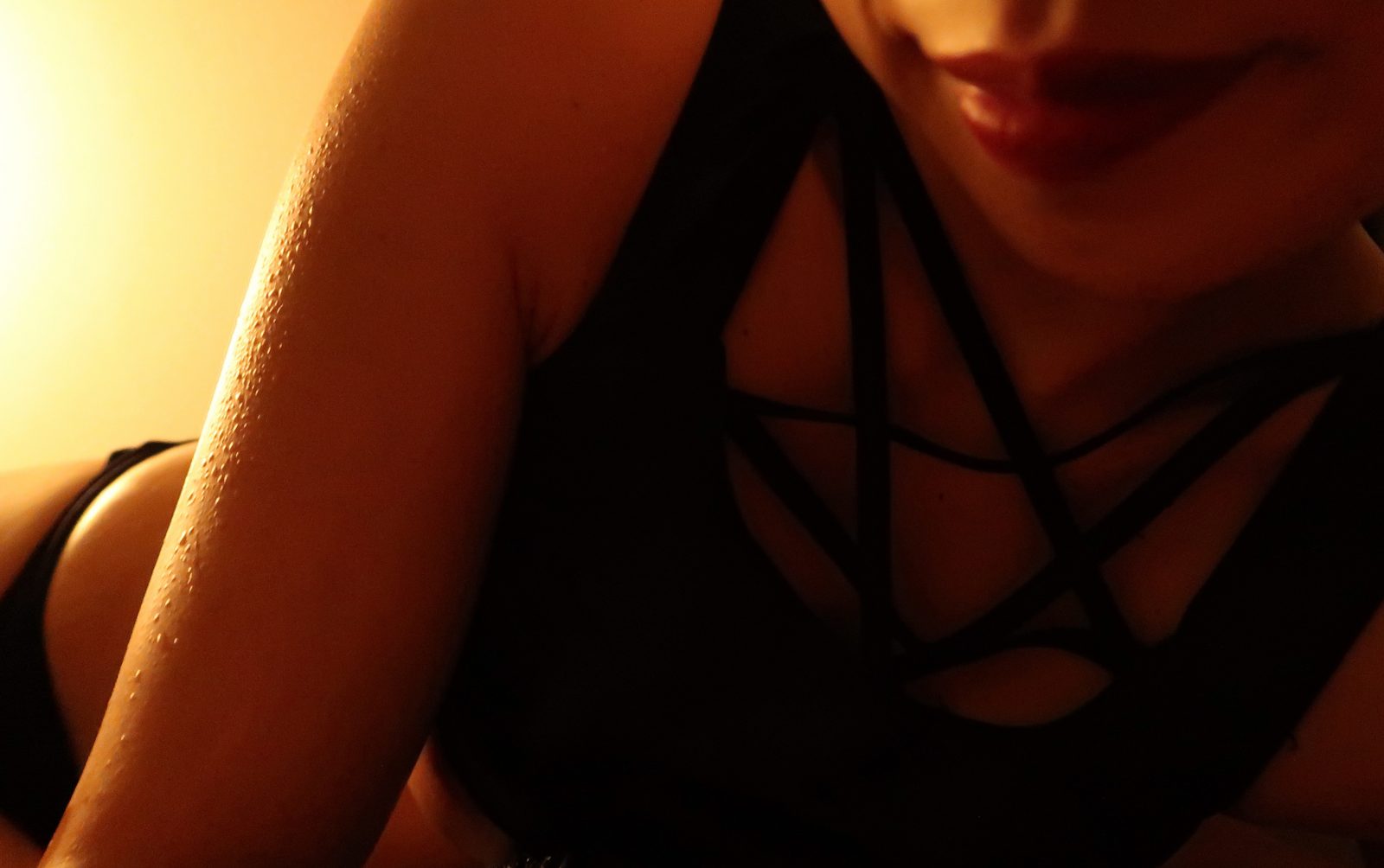 池袋メンズエステ「AGEHA〜アゲハ」の密着マッサージ