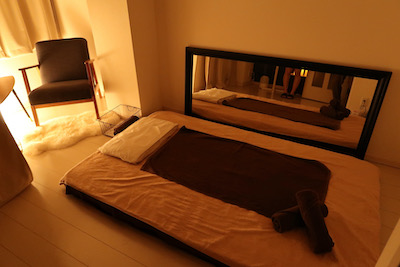 日本橋メンズエステ「アロマムーン」のマッサージルーム