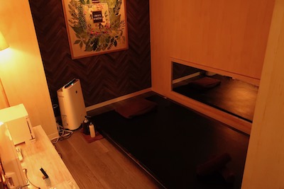 新橋メンズエステ「アロマエイト」のマッサージルーム