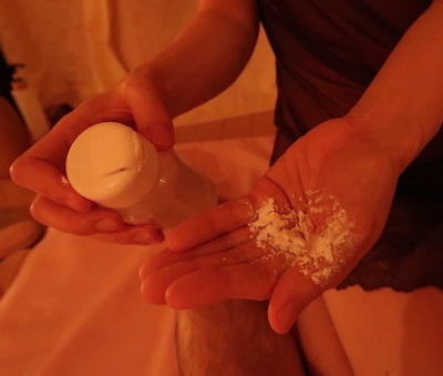 日本橋メンズエステ「ブルジュアル東京」のパウダーマッサージ