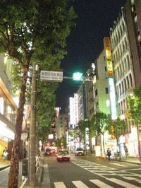 チャイエスのある新宿の風景