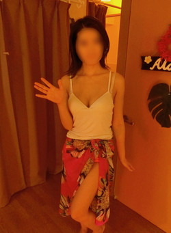 東新宿メンズエステのセラピストの衣装