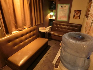 秋葉原メンズエステ「アロマライフ」の待合室