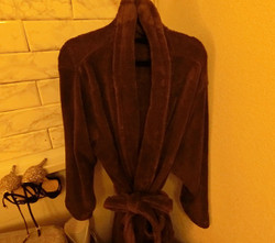 銀座・メンズエステ「ブラックパリサ銀座」のガウン