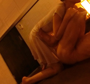 新橋・メンズエステ「アロマエイト」の密着マッサージ