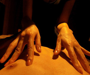 御徒町・メンズエステ「アロマフュージョン」セラピストの手技