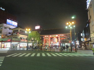 浅草・メンズエステ「アロマケリー」の近くの雷門