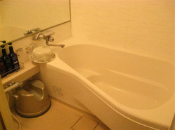 鶯谷発・風俗エステ「人妻ヒップライン」のバスタイム